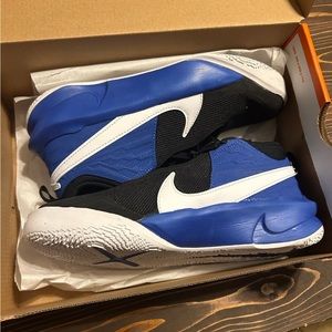 Boys basketball shoes